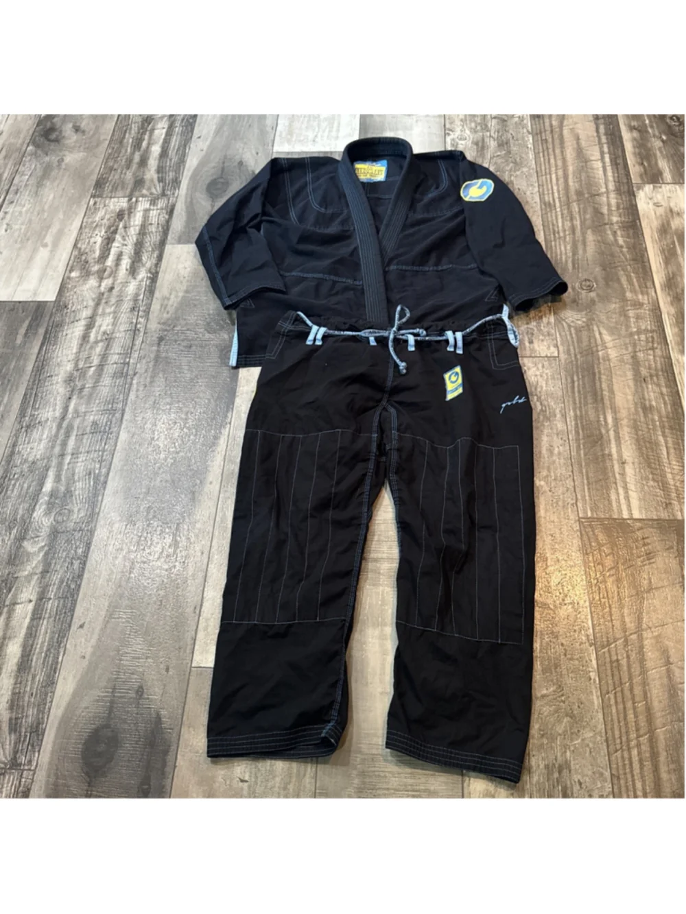Gold BJJ Aeroweave Gi Black Jiu-Jitsu Black blue Stitching and yellow Logo A1H